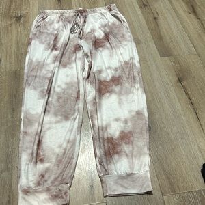 LOUNGE SET IN TYE DYE